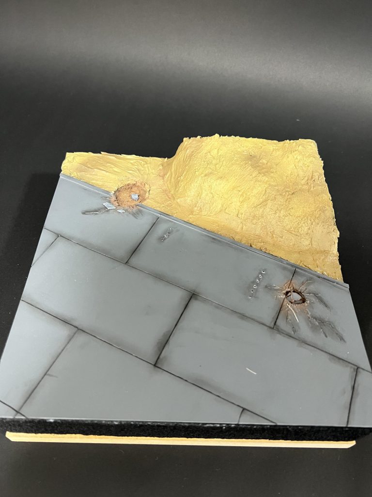 ジオラマベースはスタイロフォームをベースにテクスチャ等で凹凸をつけ、グレー部分はプラ板を加工して作成しました。キットを固定していないので今後様々なシーンでも使えるかもしれません。