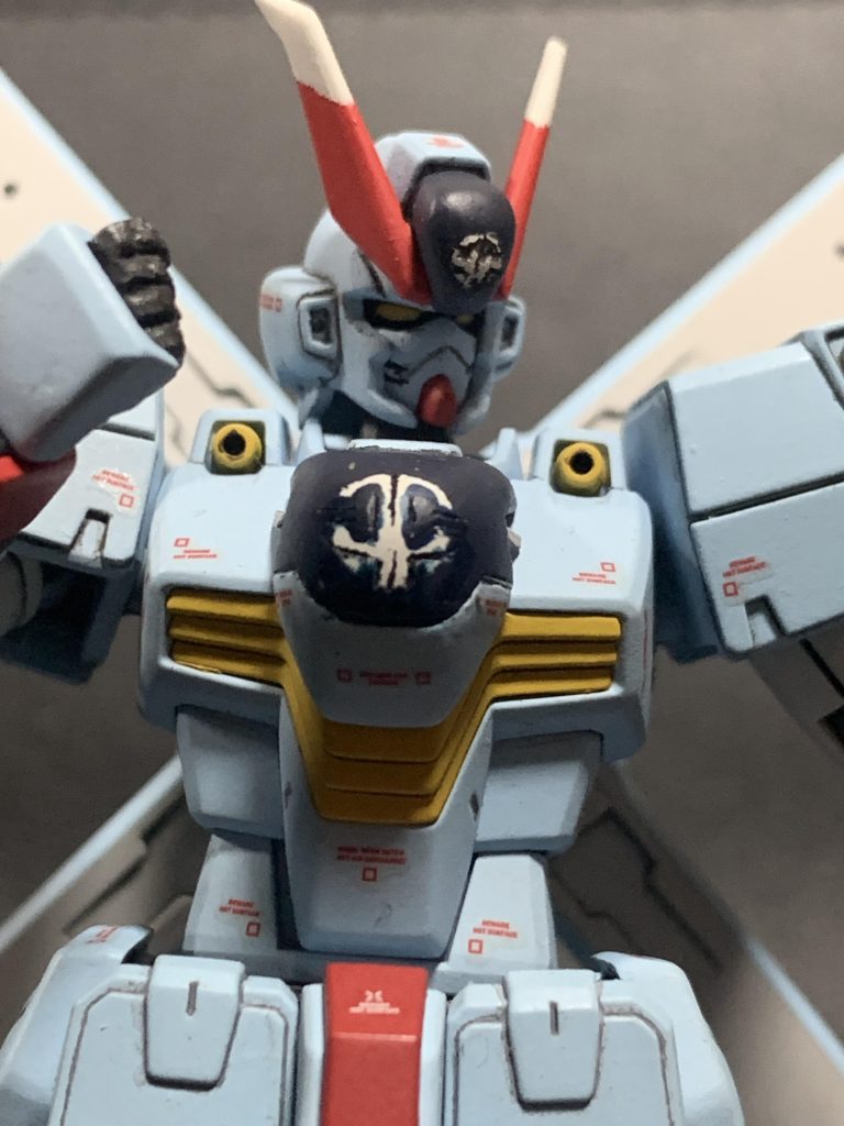 頭部はV字アンテナの変更と、口元周辺をデザインナイフで漫画を参考に形状変更。