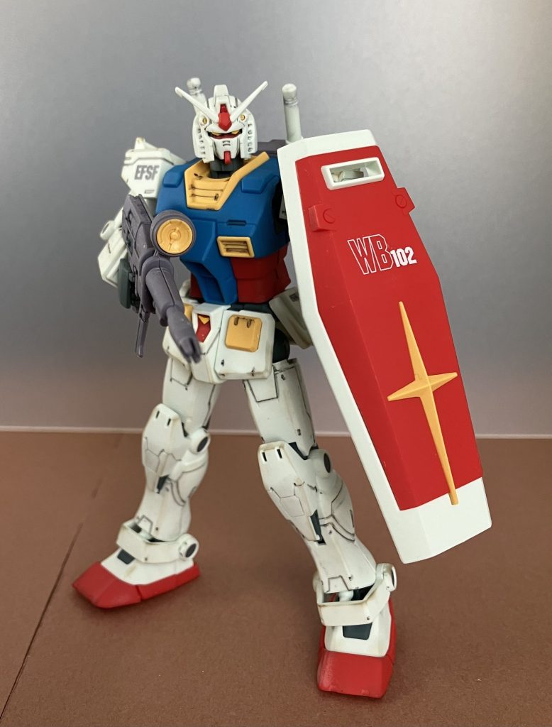 ビームライフルを取り出します。