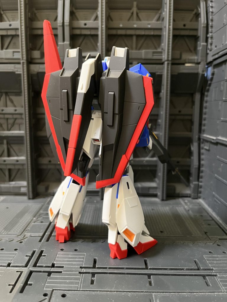 前期型を前の投稿で紹介しました。こちらは中期型(UC.0087.12月〜)を意識して仕上げました。年表ではこの月にグリプス2がコロニーレーザーへと改装されてしまいました