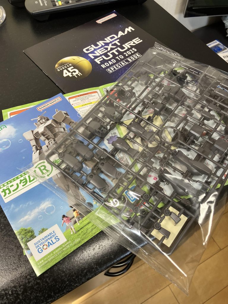 作品名：<p>友達からのプレゼント🎁（友達は残念ながら非ガンプラ民🙄） 期せずしてもらいましたが、せっかくなんで素材を活かしたデカール&メタルパーツでこさえたRX-78-2をプレゼント返ししてやろうかしら🥳🥳</p>