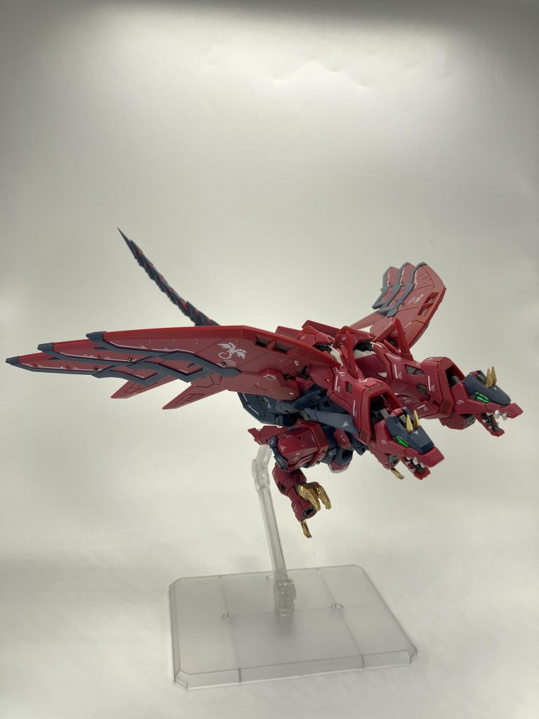 モビルアーマーにチェンジ🐲🐲爪や角はイエローゴールドが映えてて気に入ってますが、口の上下の牙のメッキシルバーはミス💦マスキングに失敗し剥がれた上にリタッチも上手くいかずグチャる😖