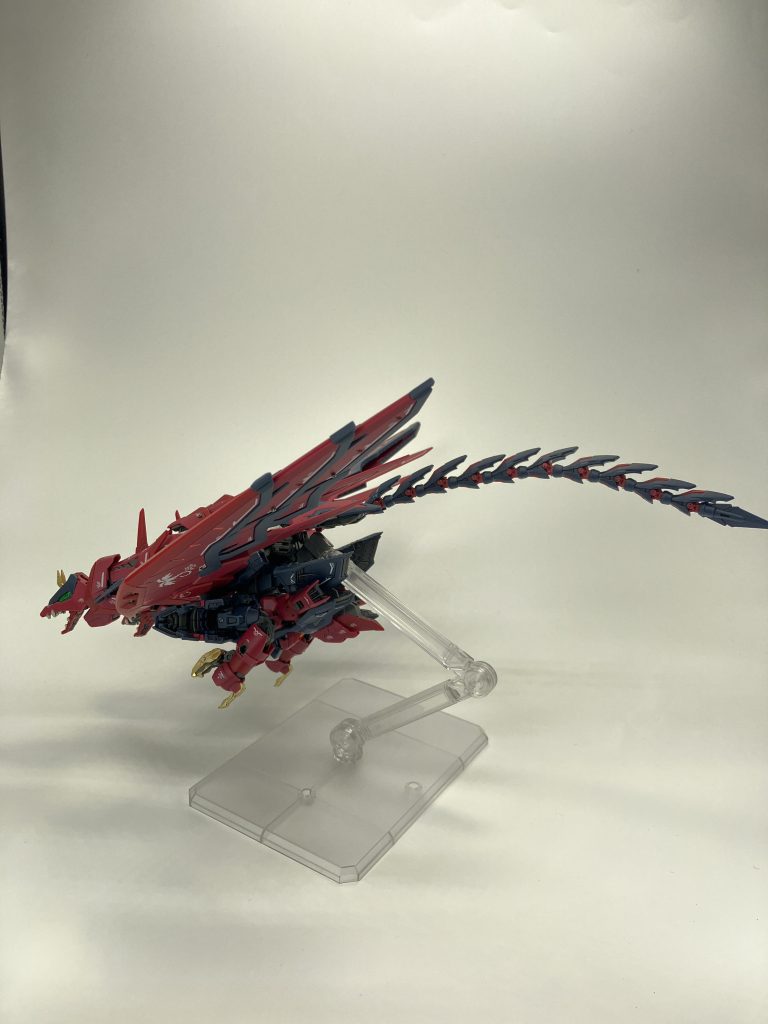 ヒートロッドが尻尾になるので全長はなかなか🤩このエピオン、MS形態もMA形態も幅をとるのでなんか全体的に上手くカッコいい写真が取れなかったと反省😭