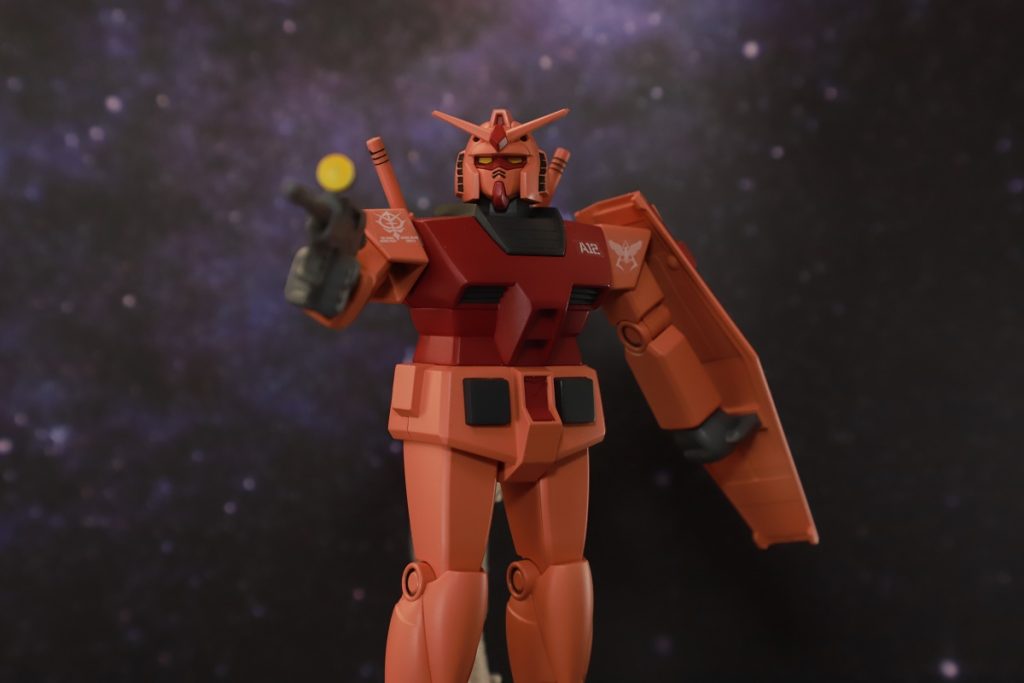 ポーズは腕が上がる以外、腰も股関節も稼働しないのでポーズも・・・とれません。