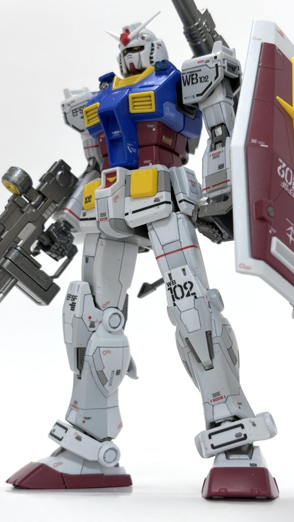 下から煽り気味ショット。こう見るとMGやPGくらいの大きさに見えるのが不思議ですよね