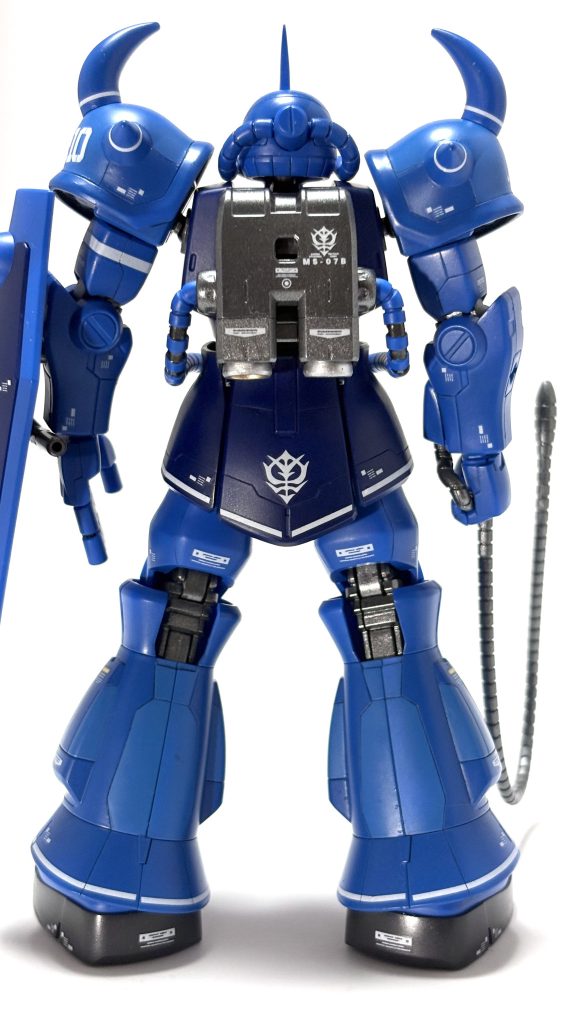 後ろ姿。バーニアもしっかり塗り分けています