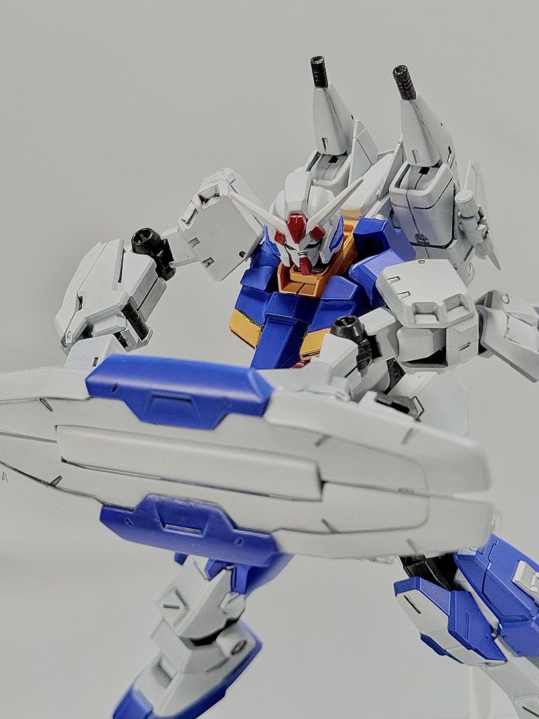 シールドを構えている裏で・・・