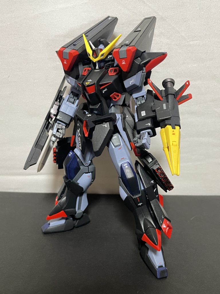 回転加工してたおかげでデュエルの肩アーマーにブリッツの赤い肩スラスターを追加しただけでぱっと見のブリッツらしさがさらにアップ