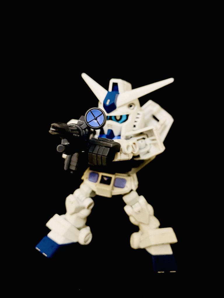 ライフル両手持ち。