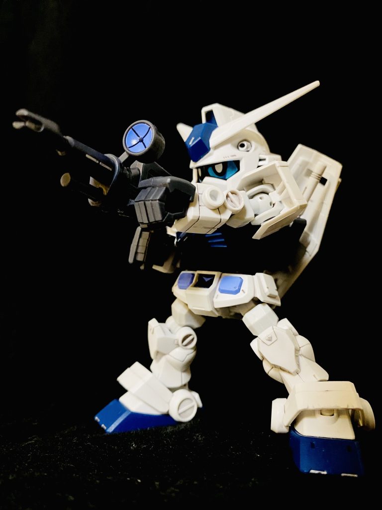 ベース限定カラーに今まで魅力を感じていなかったのですが、サンプルを見て渋めのカラーと青い目がビビッと来て購入しました。統一感があるカラーリングなので落ち着いていて、カッコよくて買って良かったです。ガンダムベースも以前より品数が少なかったですが、懐かしい商品があって楽しく見れました。ベース限定カラーなので、旅の思い出にもなる良い商品だと思うので、今まで興味がなかった方もお1ついかがでしょうか?😁笑