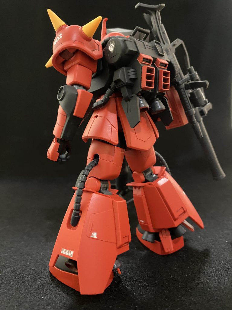 前回の三連星ザクに続き、バックパックの塗り分けは面倒でした😅