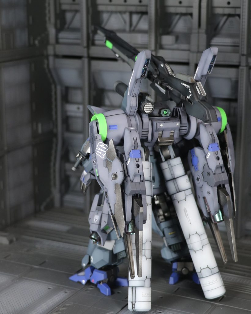 こんな重武装、重装甲ならプロペラントタンクやろと謎の思考からプロペラントタンクを生やして