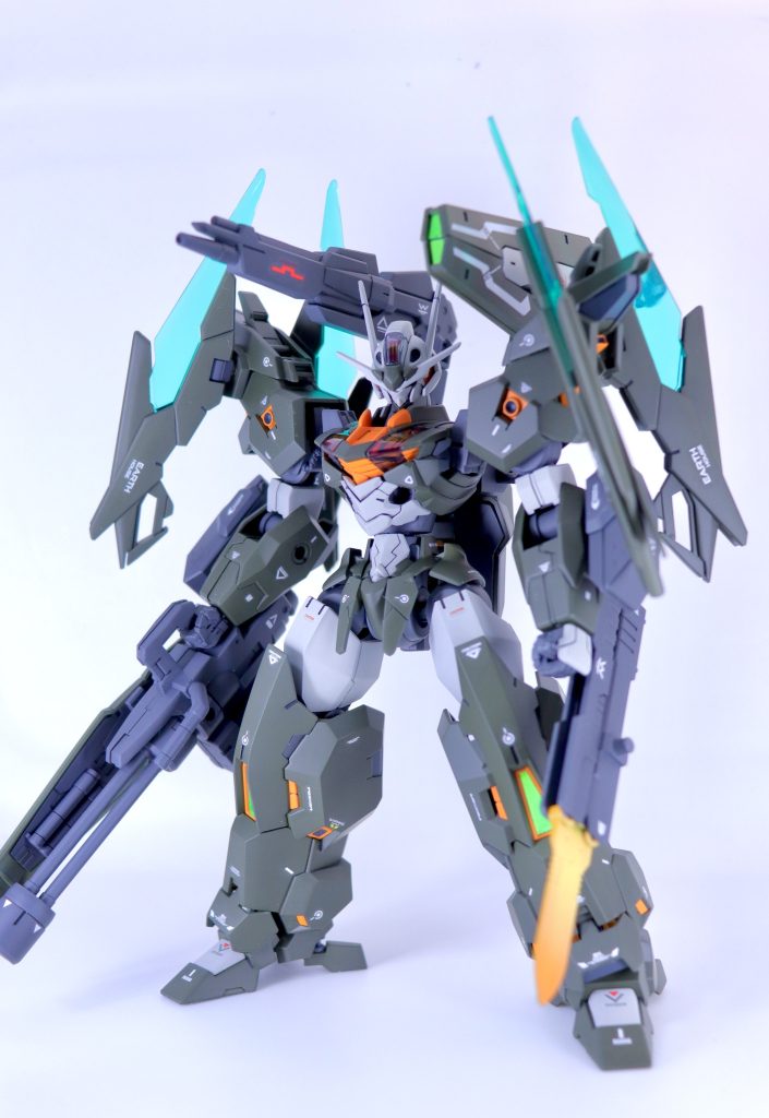 正面ショットとにかくルブリスウルが優秀すぎる!四肢はルブリスウル、体幹部をエアリアル、肩部はage2マグナムをぽんづけしただけです。エアリアルを使用したことでボディービルダーのようなスタイルに、、、笑プロポーションは、胴体を1ミリ、首は0.5ミリ延長工作、肩部は幅つめ2ミリしてます。