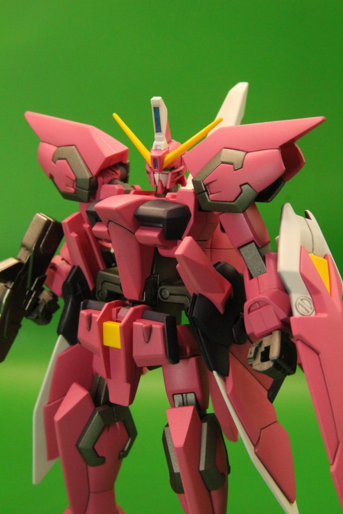 今回は気が向いた箇所の合わせ目消しとラインの彫り直し、アンテナのシャープ化など基本工作に徹しています。←これしかできない…(合わせ目消しは時代だけあって結構大変… )ポリキャップとかカバーができる技術もなく、プライマーからの塗装で偽装完了です!