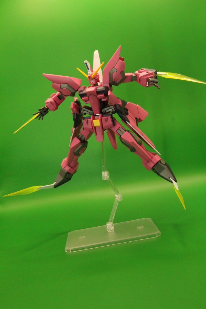 今回唯一手を加えた?サーベルです。まず、どこから出てるか分からない…。たぶん正解ではないんだと思います( 笑)切り出したプラバンに両面レジンを盛って成形、挟んでいるだけのシンプル設計です!