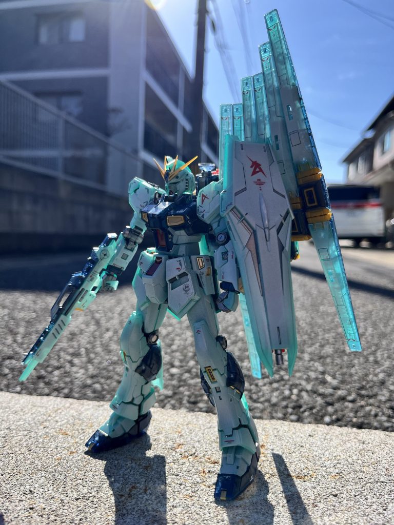 光に透かすと緑が浮きでます。