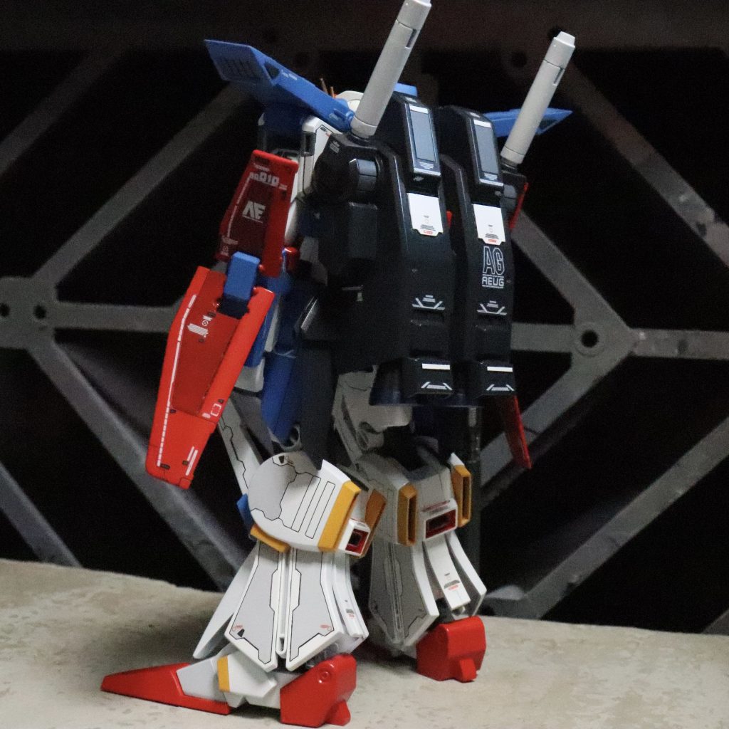 バックパックにはプラ板追加。スジボリと塗り分けで情報量増やしています。