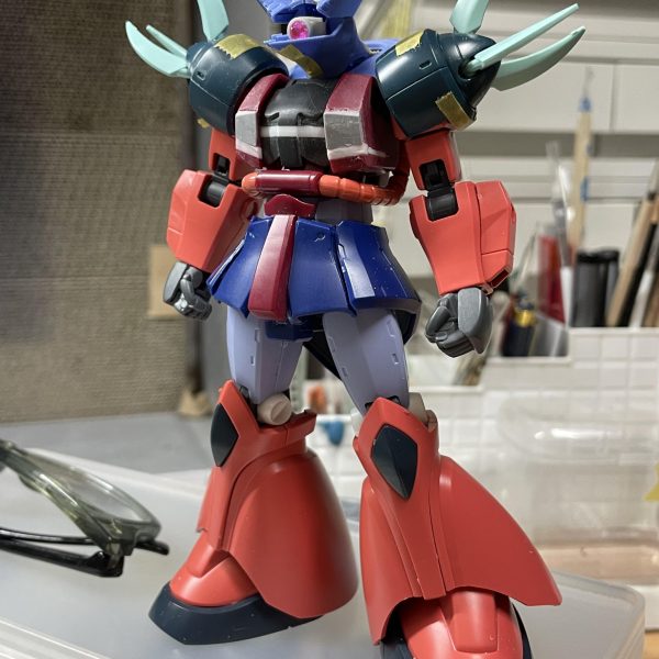 久しぶりのUPです😓ガンプラ以外を作ってまして、落ち着いたところで、吉本プラモデル部の模コンに参加するべく作品にとりかかりました。完成までの形の変わり様です。作品テーマは見ての通り、わかりやすいです。そうじゃない機体も一部ありますが…バランスが1番しっくりきたので採用してます😅（2枚目）