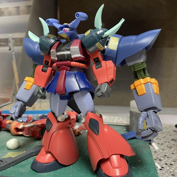 久しぶりのUPです😓ガンプラ以外を作ってまして、落ち着いたところで、吉本プラモデル部の模コンに参加するべく作品にとりかかりました。完成までの形の変わり様です。作品テーマは見ての通り、わかりやすいです。そうじゃない機体も一部ありますが…バランスが1番しっくりきたので採用してます😅（3枚目）