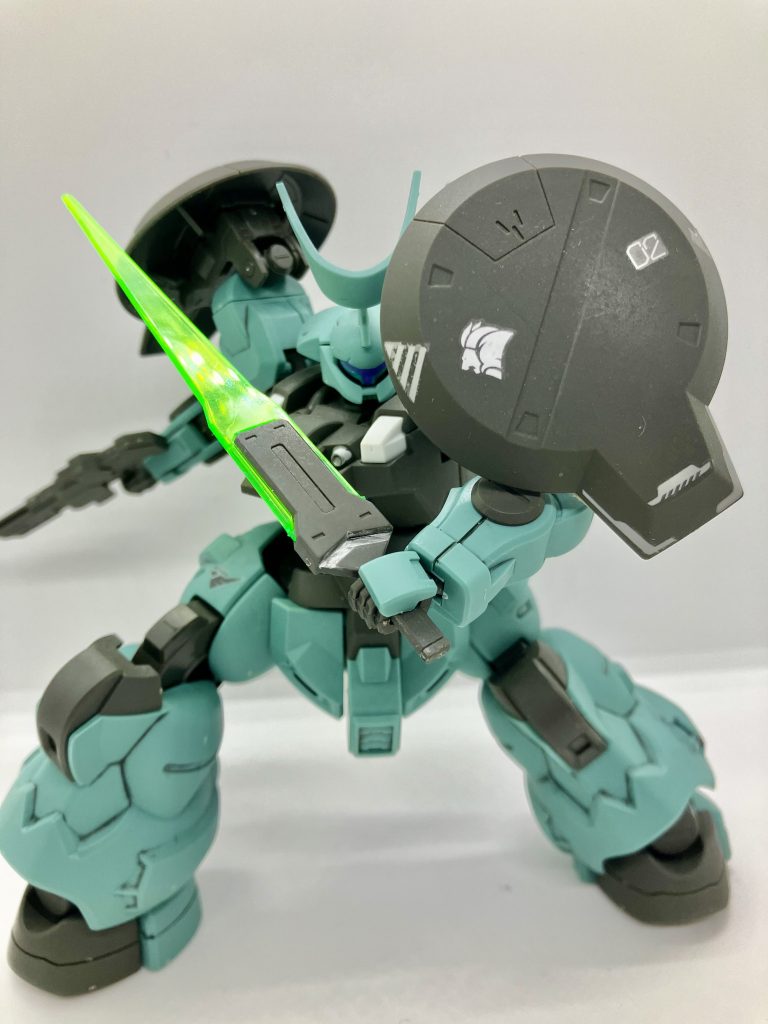 ビームトーチトーチ、こいつぁ好きです形状を忠実に名前に落とし込んだのも、重装甲機の格闘兵装としてボリューミーなのも