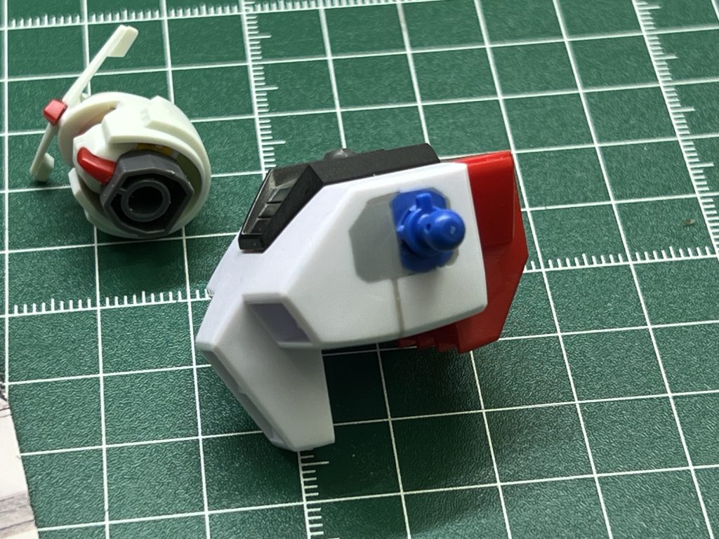 肩の接続軸はリバイバルの胴体から移植