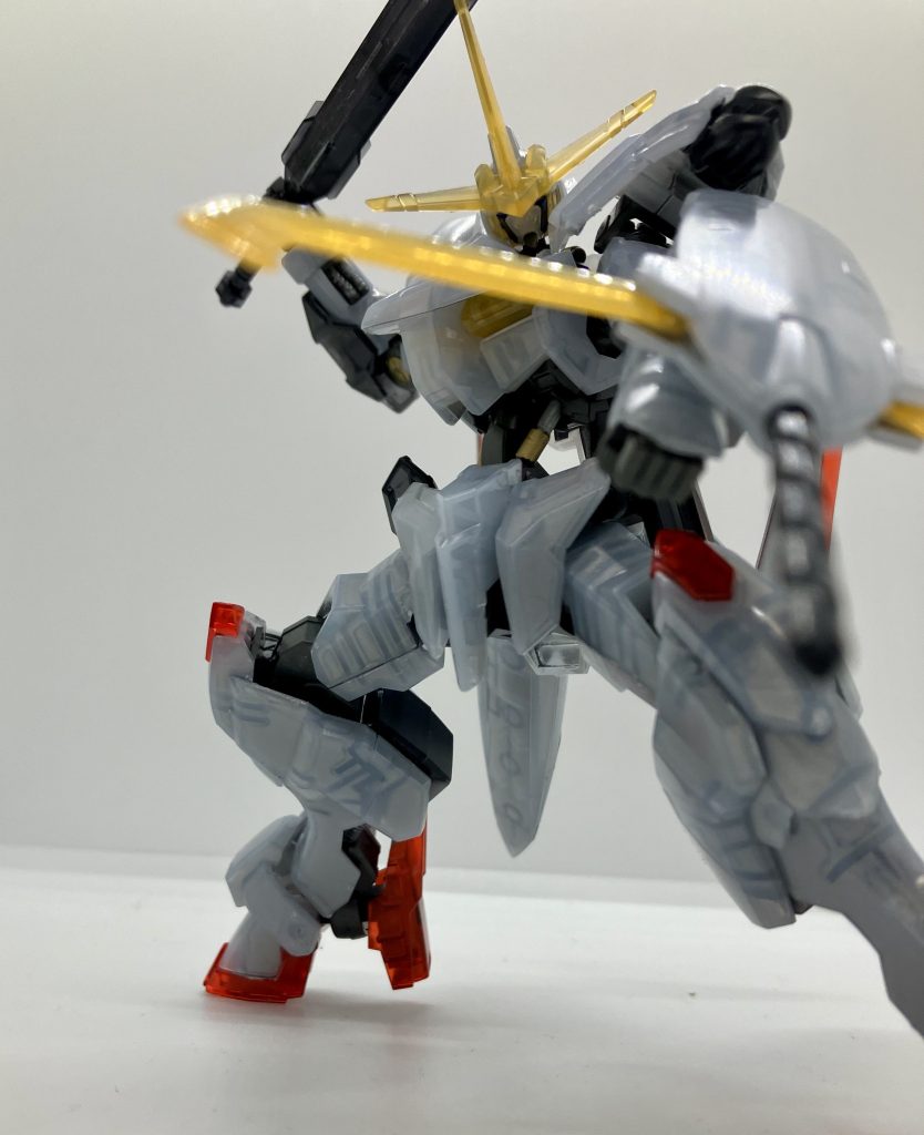 シールドキュリオスのようなクローとニードル備えた殺意の高い盾…広い面だと、裏面のシルバーが目立ちますね