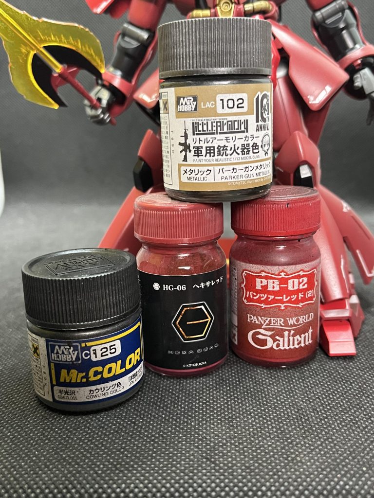 今回使用した塗料。ヘキサレッドは丸一本使いました。