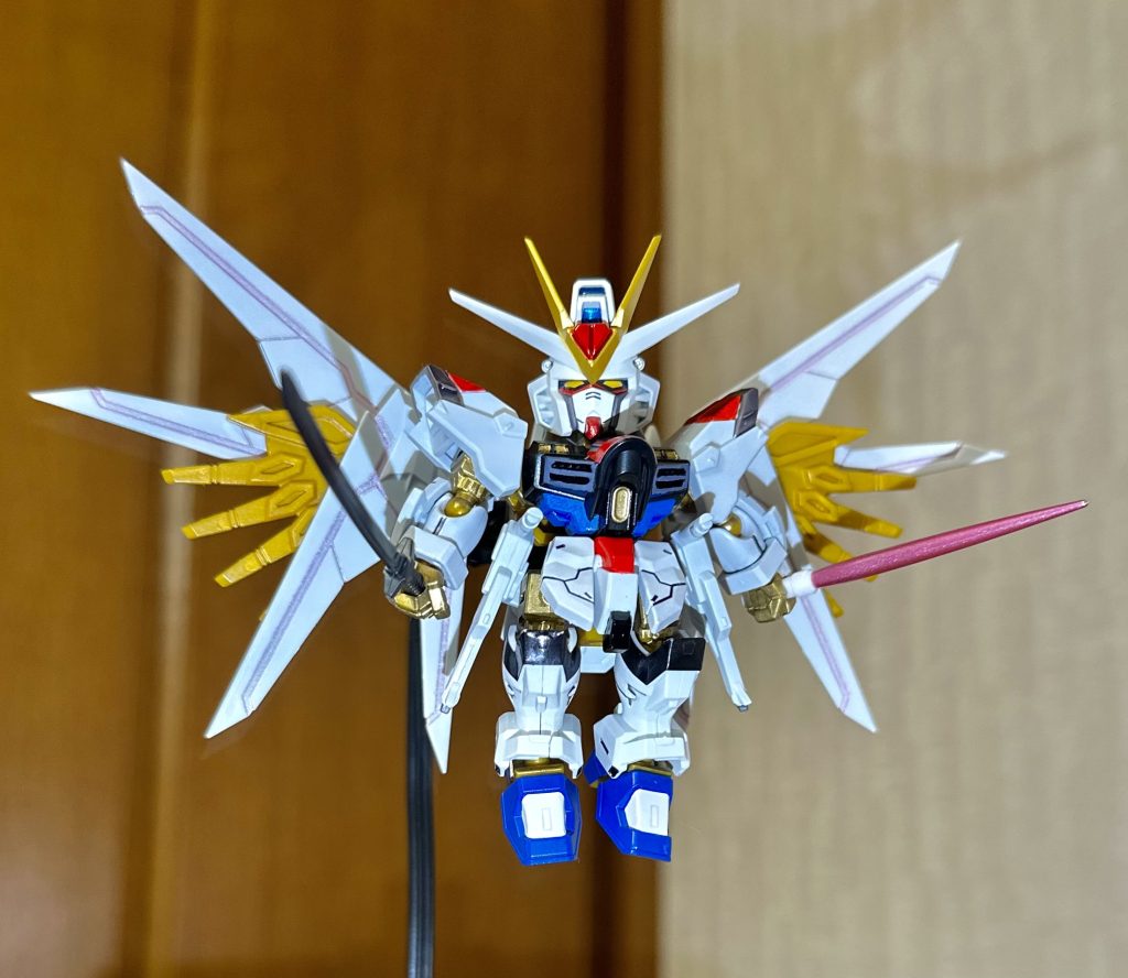 「ドゥドゥドゥン🎶ドゥドゥドゥン🎶」と兄貴の歌が聞こえてきそう(´>ω<`)ビームサーベルは多分ガンダムのやつです笑