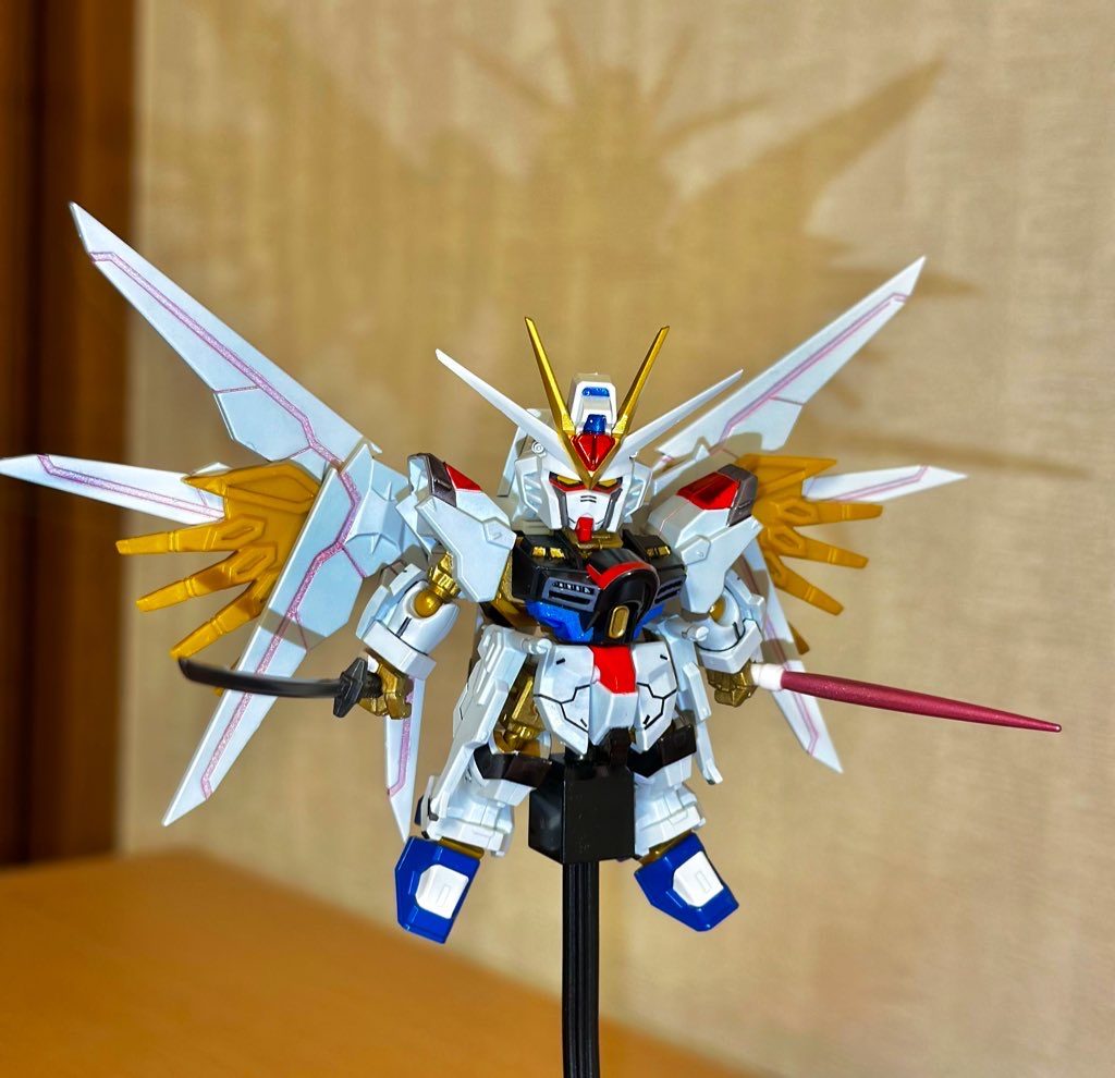 そしてマイティーストライクフリーダム!カッコイイです❤️トランザムホロレッドがいい味だしてます!プラウドディフェンダーの羽の金は多分明日塗装します笑(゚Д゚)