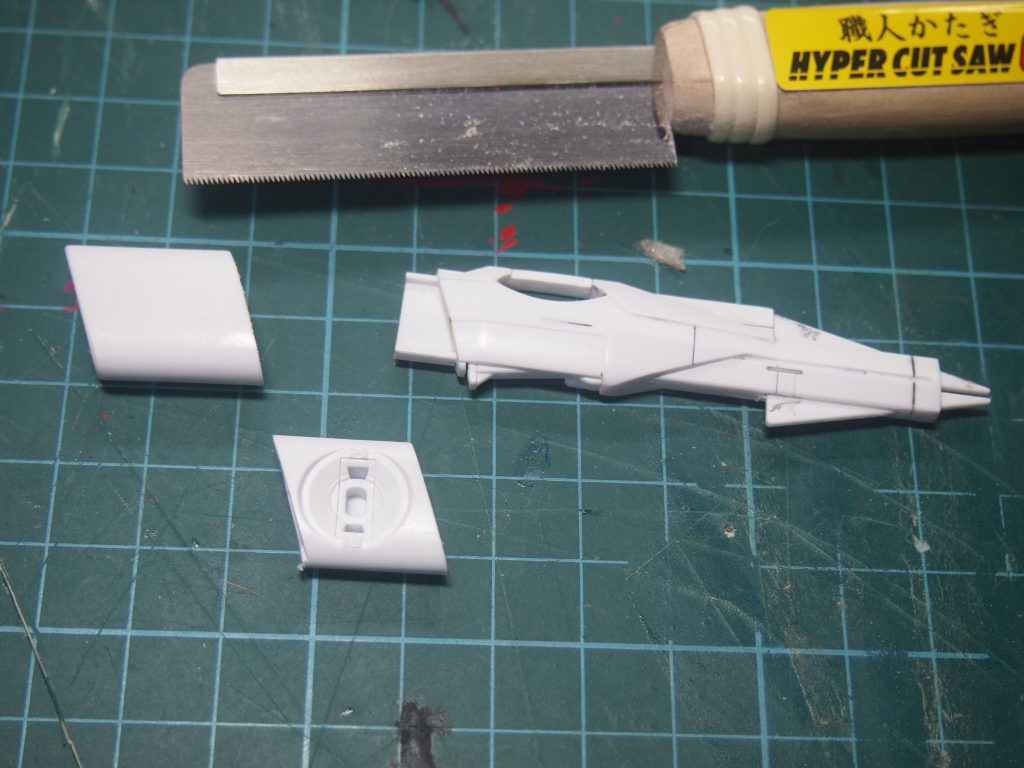 ライフルも展開状態のものしか入っていなかったのでカットソーで切断