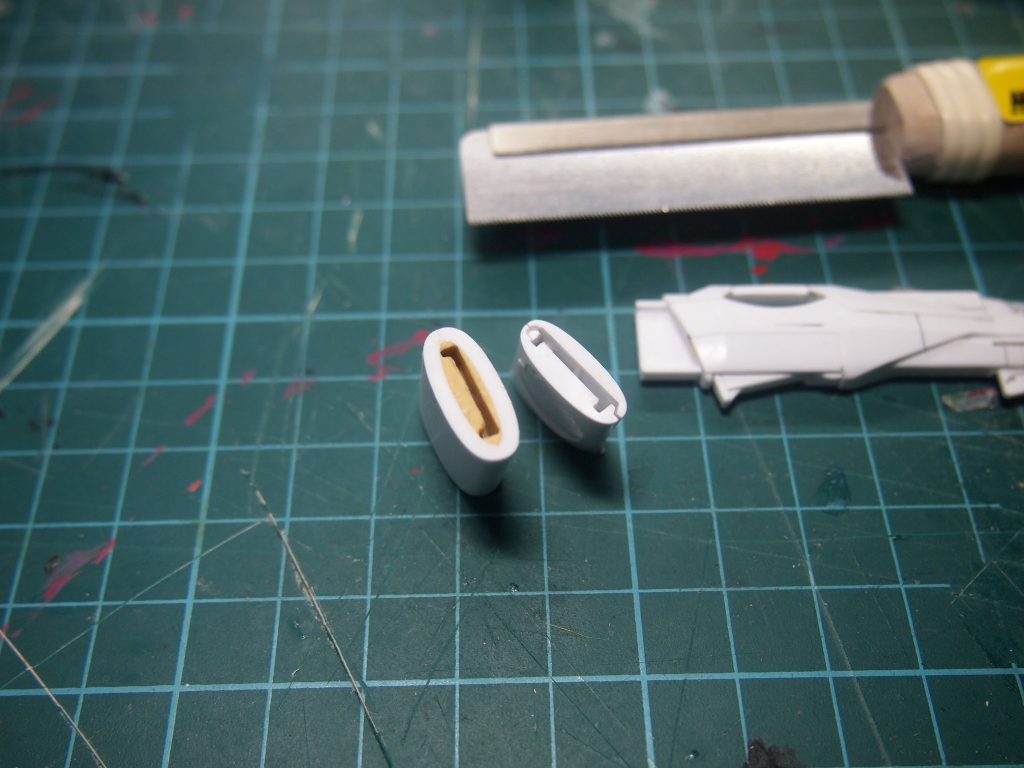 パテで型を取りました。