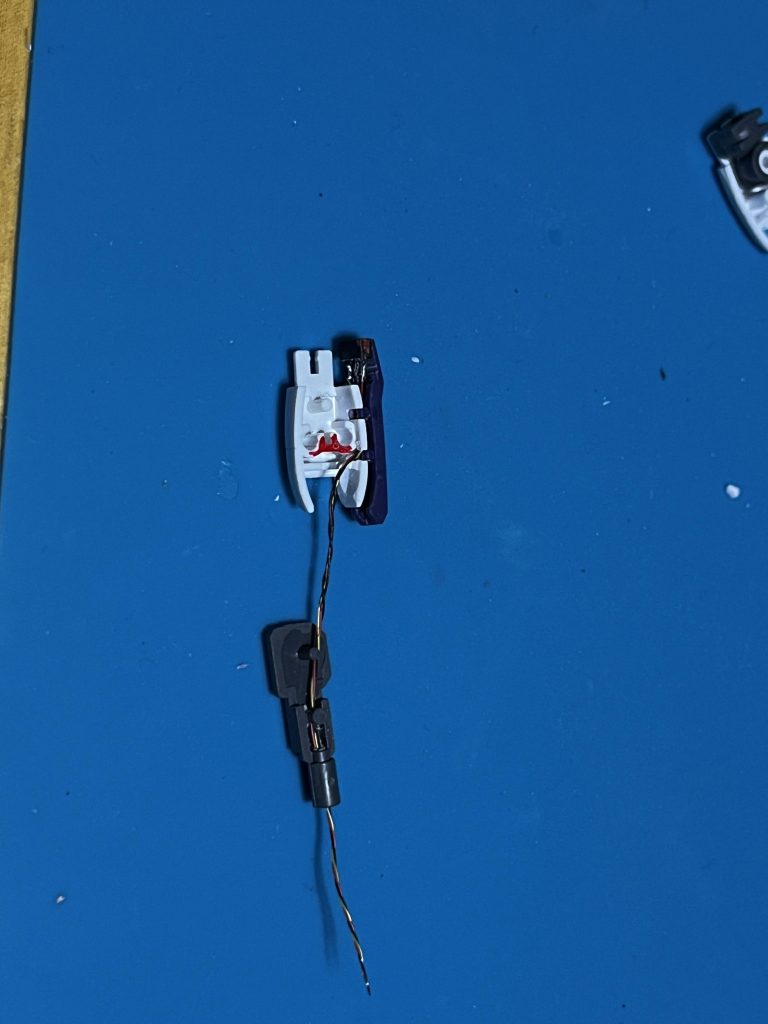 ディバイダーは腕にコネクタ接続のため、外す事ができます。