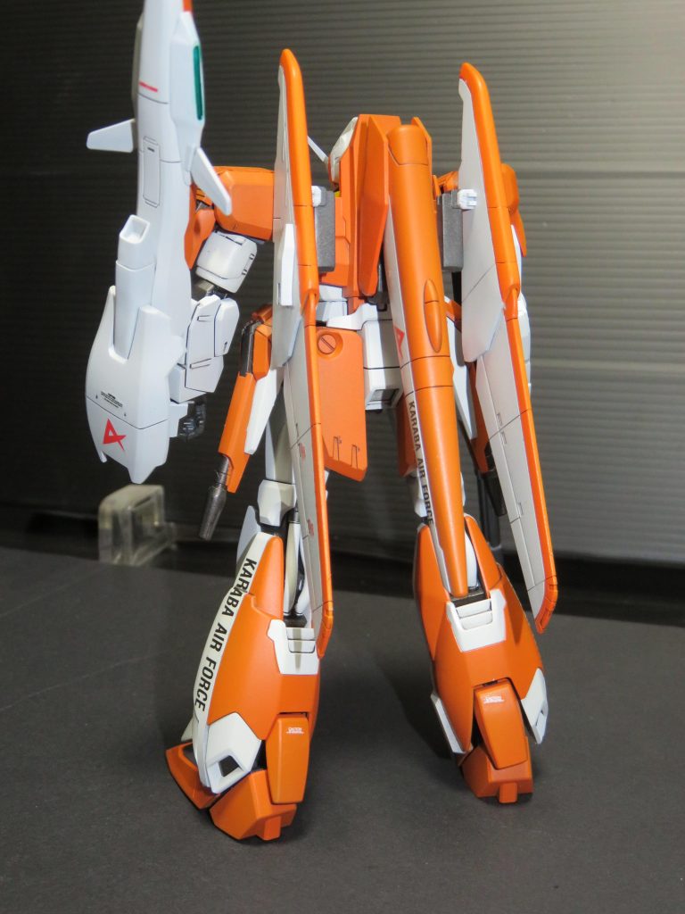 バックショット。サンダル部は本来は白でしたが、正面から見た際にワンポイント脚部に欲しく、オレンジで塗装しました。ここだけオリジナルです。