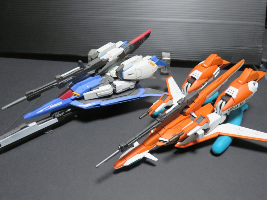 ウエイブライダーへも差し替えですが変形させてみました。参考にZガンダのウエイブライダーと比較してみました。