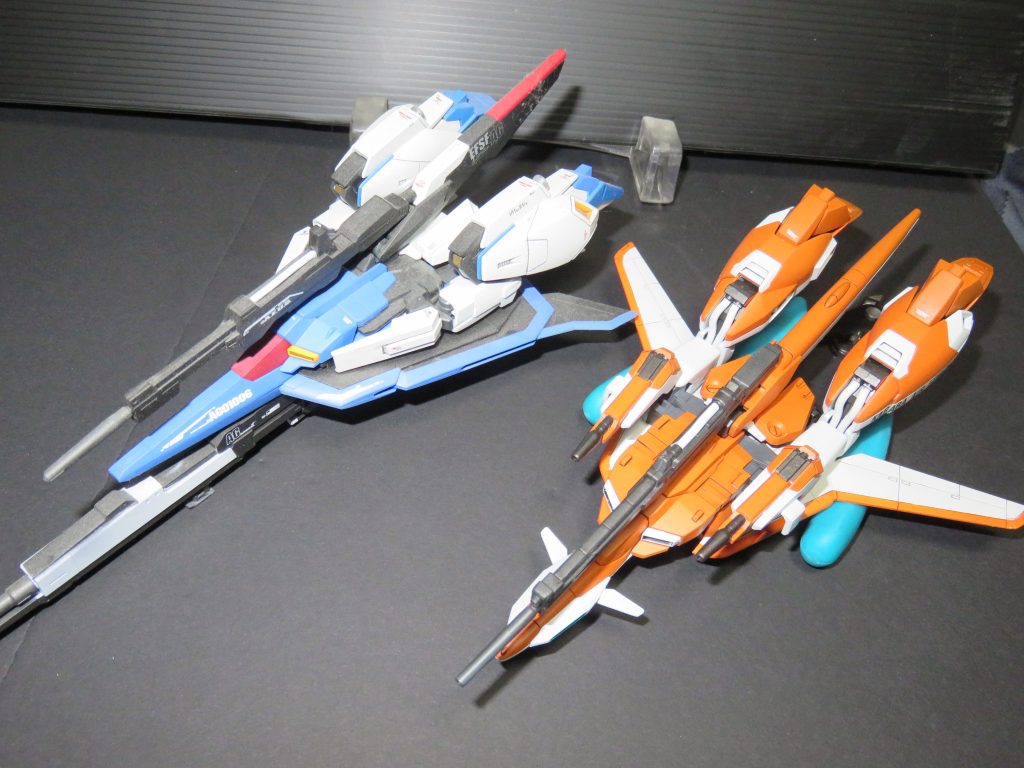 Zガンダムはコンパクトにまとまっていますが、本家と簡易変形の違いなのかゼータプラスは一回り大きく見えます。今回はいつものスマホ撮影からデジカメに変えて撮影してみました。最後まで御覧頂きありがとうございました。