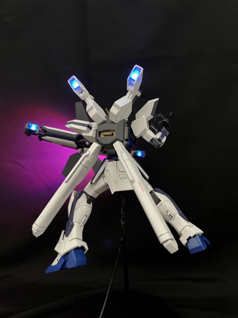 バックパック、ディバイダーのスラスターが点灯します。