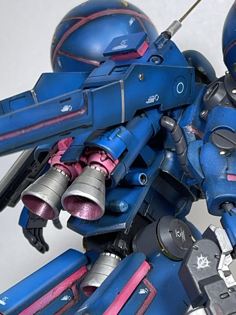 バックパック随所はチラ見せ表現にしてみました。ピンク部は蛍光ピンクにクリアーヴァイオレットを少量足した物を使用。