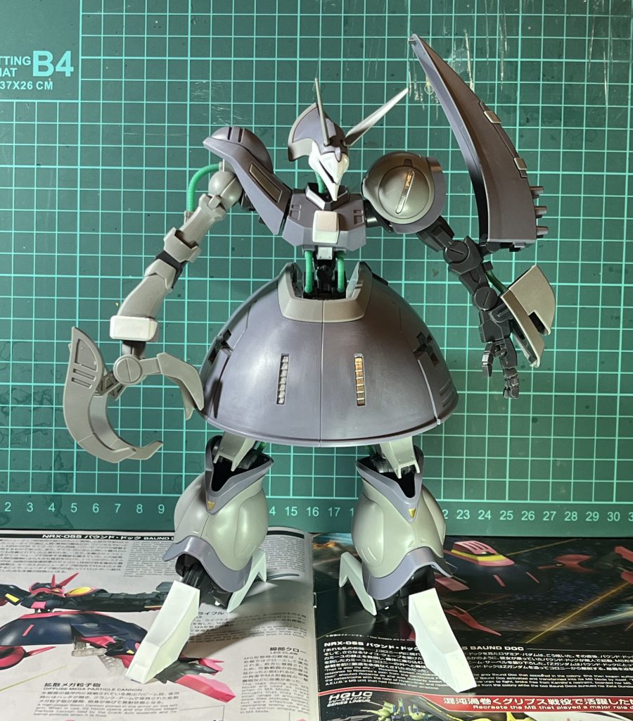 サフをしてから白スプレーで部分塗装。ガンダムマーカーシルバーで部分塗装。