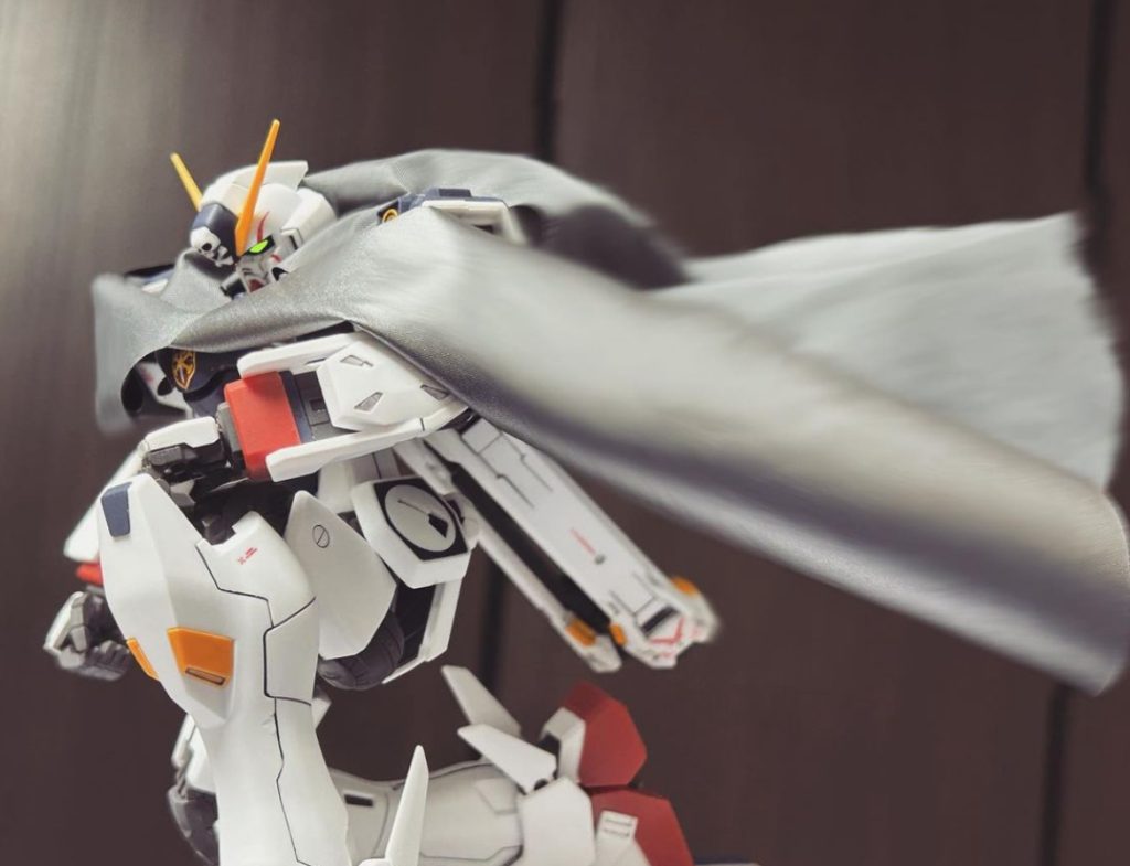 ABCマント付属のものを使ってますが、画像編集でそれらしくしてます。流石に軽すぎて扱いが難しいです。コックピットは空いちゃうし上手く形作れないし...