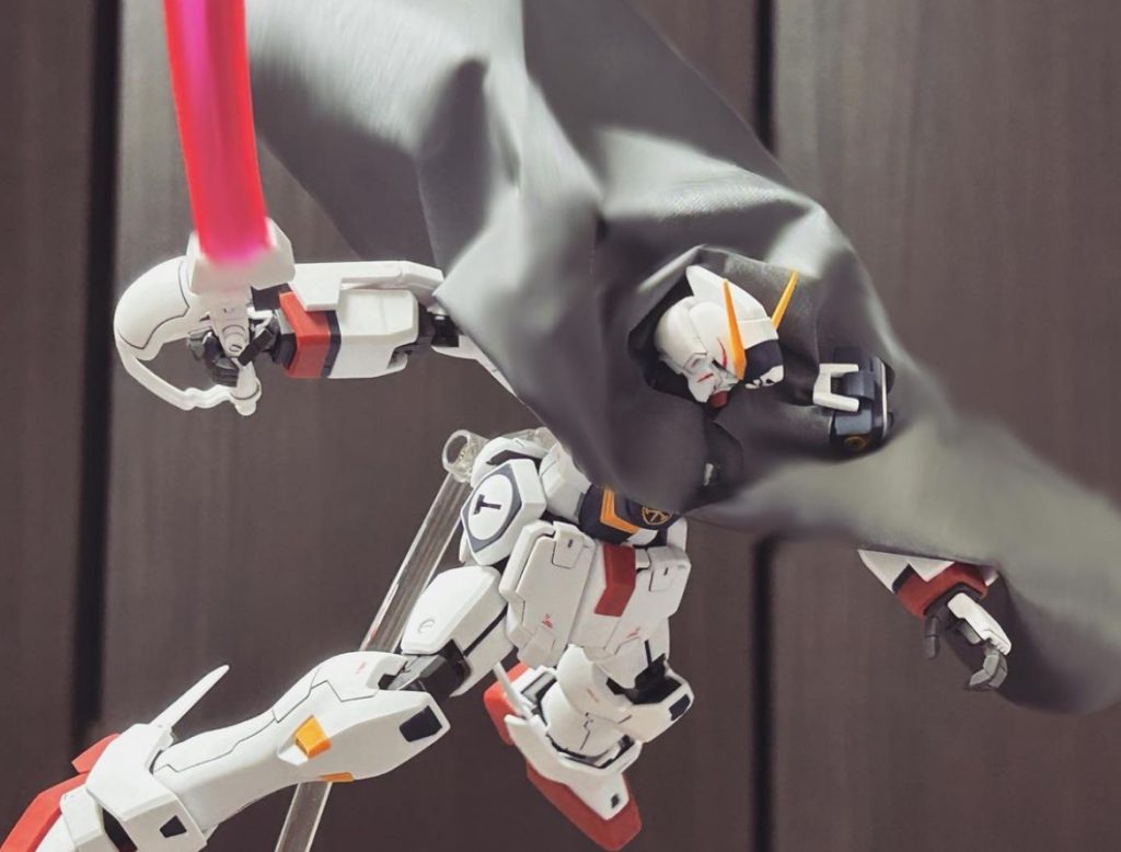 ビームザンバーマントのなびいてる感じはバックパックのスラスターを起こして中から支えてる感じです。割とこれで誤魔化せます。