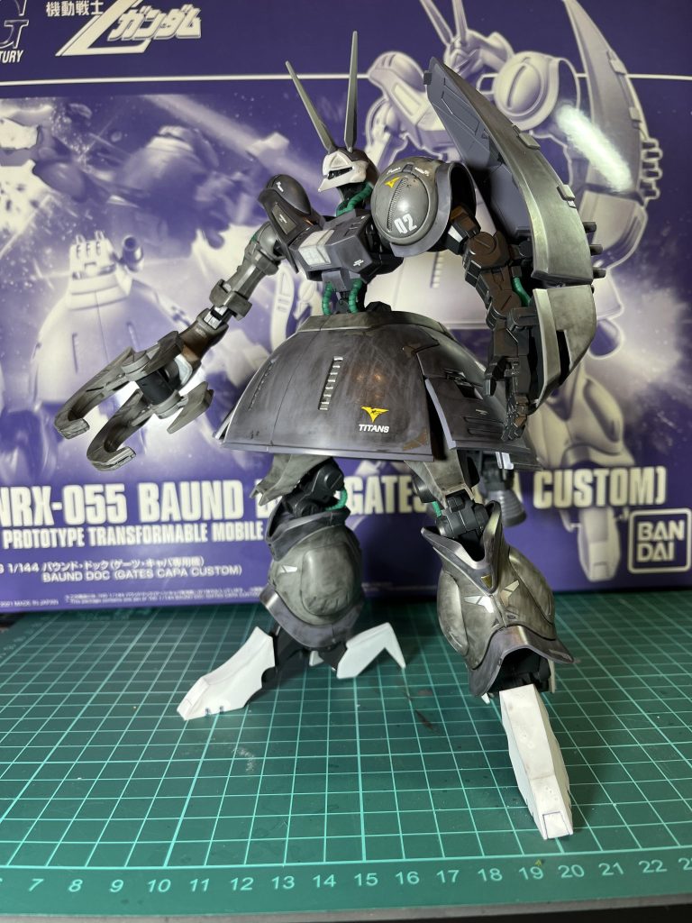 墨入れ、デカール、ウェザリングポロリなしだが関節硬いのでポーズは難しいです。スタイルが素晴らしい。キャパ機は一号機なのにデカールが02にしてしまった（汗）