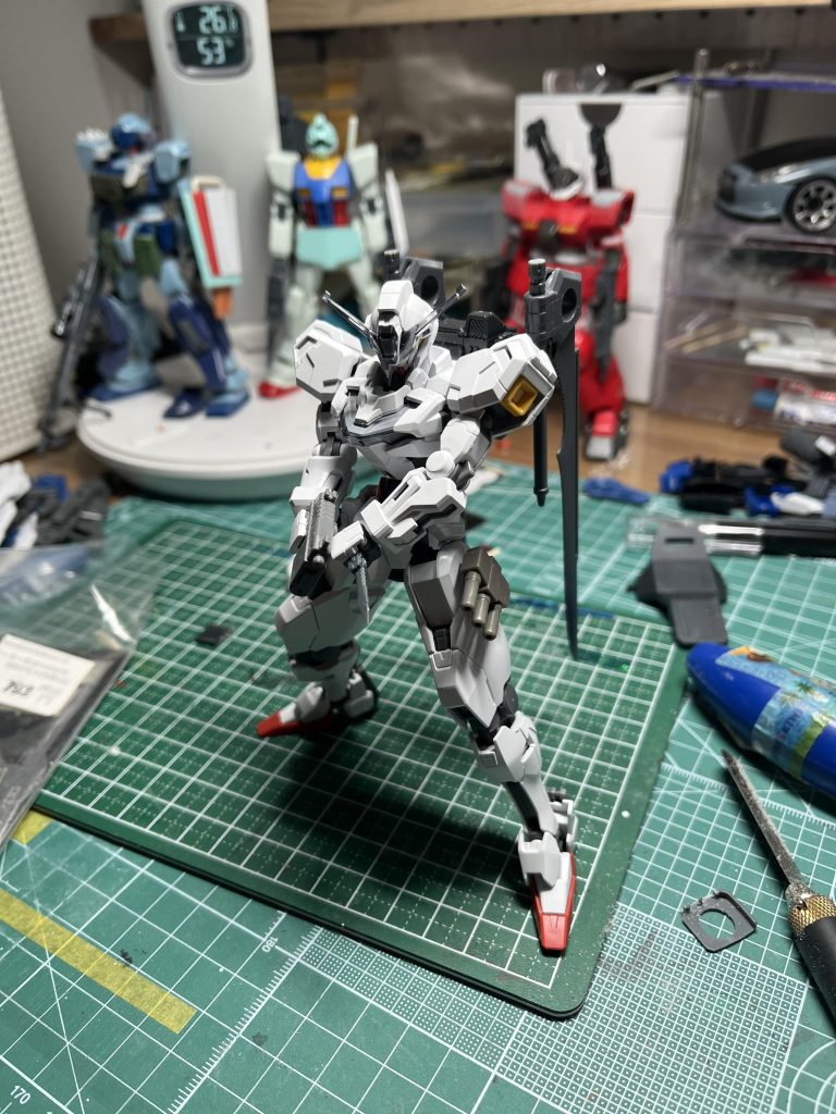 パチ組状態にてミキシング中腕をクロスさせて構えさせたかったけど可動域的にできませんでした、、