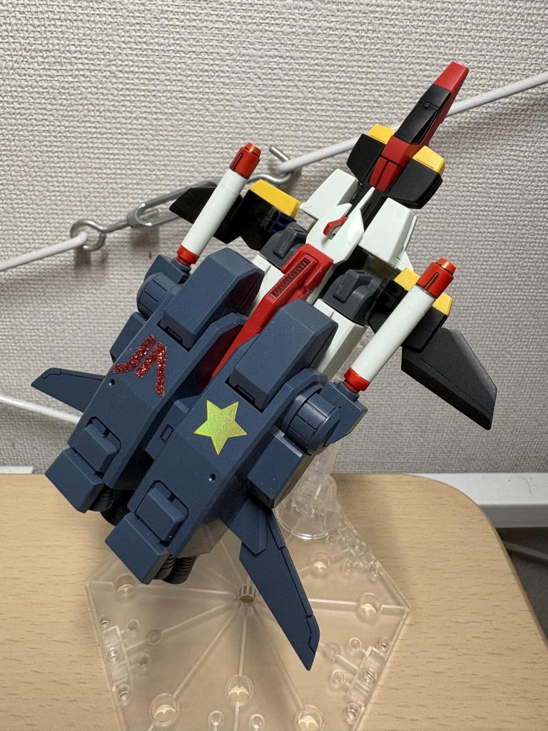 JAは百均で買ったラメテープを切り出してます。