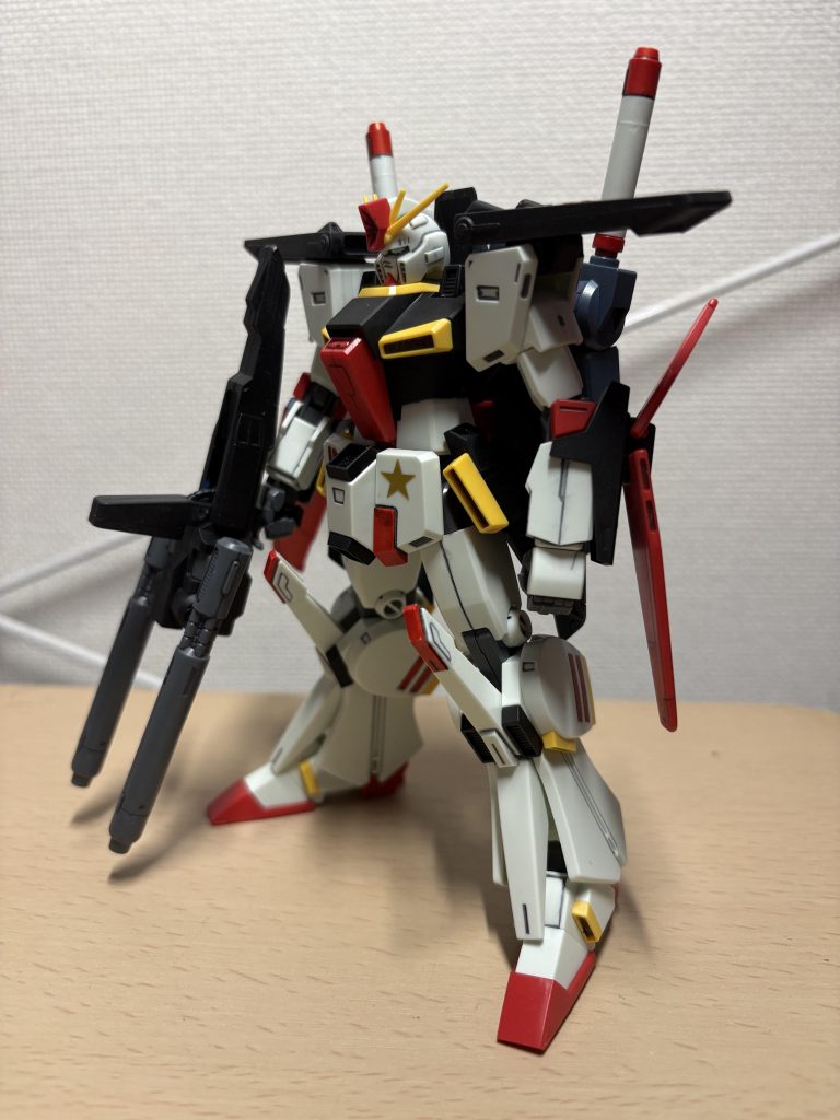 青→黒で塗装。白部分も一部好みで赤に。