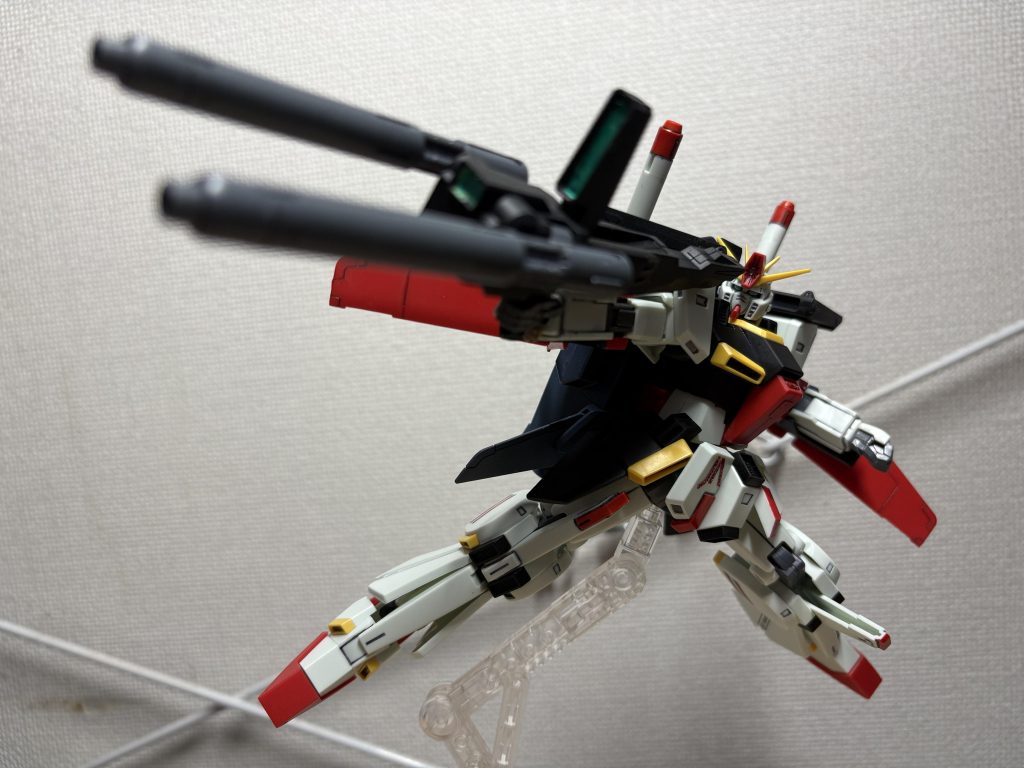 SEEDポーズ！HGUCのΖΖは股関節の可動(特に開脚)が終わってるので、、ただし、太ももにロール軸があるので、それを使って何とか足が開いているように見せるのがポージングのコツだと思いますw