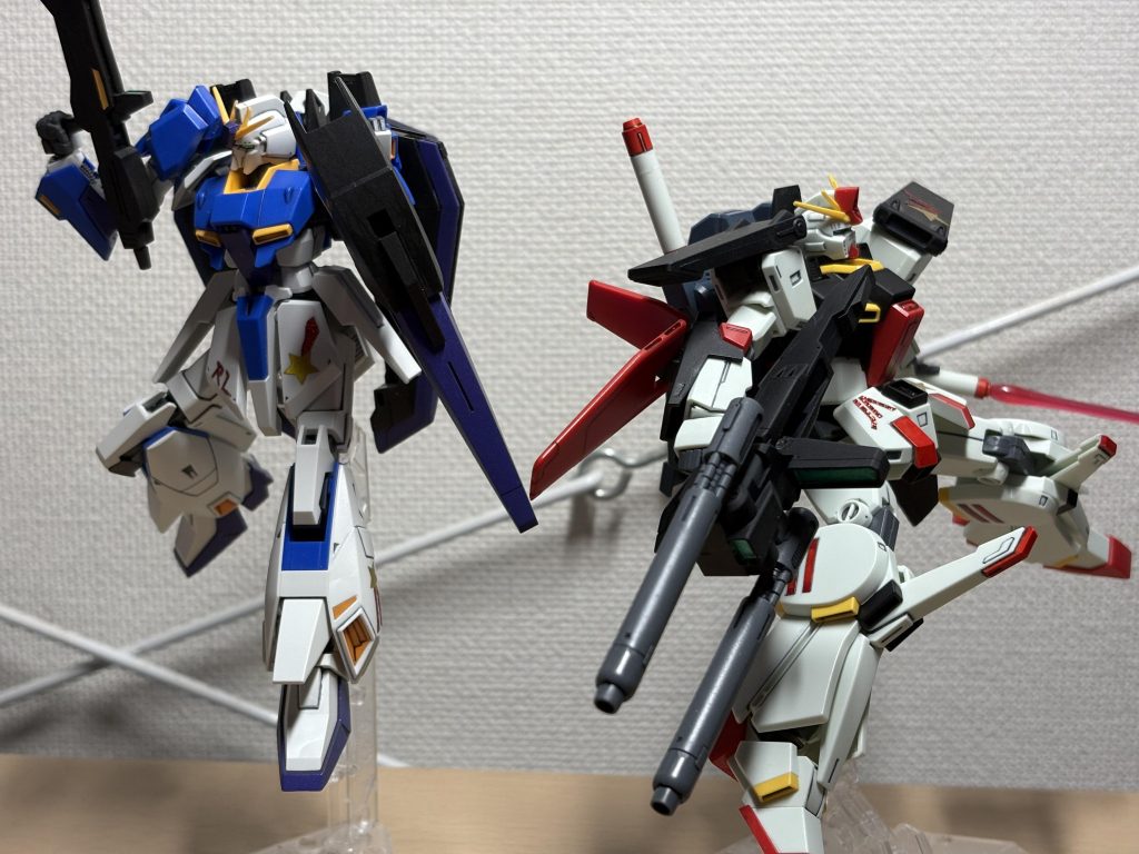 「囲まれたか！？　ルー、そっちは任せたぞ！」「了解、ジュドー！」のイメージ。ジュドーとルーって、主人公とヒロインのパイロットとしての能力合計値はガンダム界ではトップなんじゃないですかね？　…そう思ってたんですが、シードフリーダム見る限りやっぱりシンルナも相当強そうwΖΖ(ジュドー)・Ζ(ルー)vsデスティニー(シン)・インパルス(ルナマリア)は見てみたいですね。 あ、ちなみに左手サーベルは右手首を使って写真の死角にして隠してますw