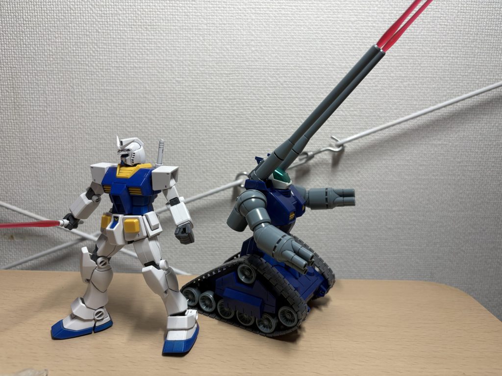同ブルーベース隊のガンダムと一緒に。