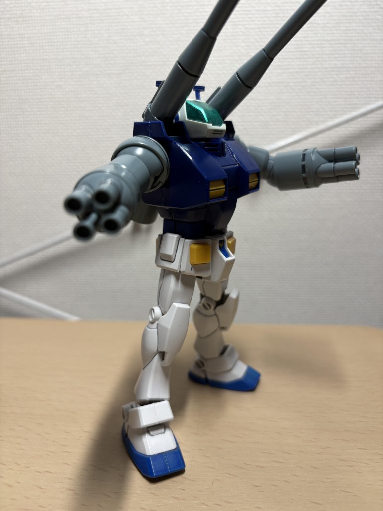 ガンタンクの上半身、ガンダムの下半身は両方ともメスなので、合体出来ませんwでも、変な体勢じゃなければ安定して乗っかりますし、軸だけ作ってやれば、接続も容易そうですね!