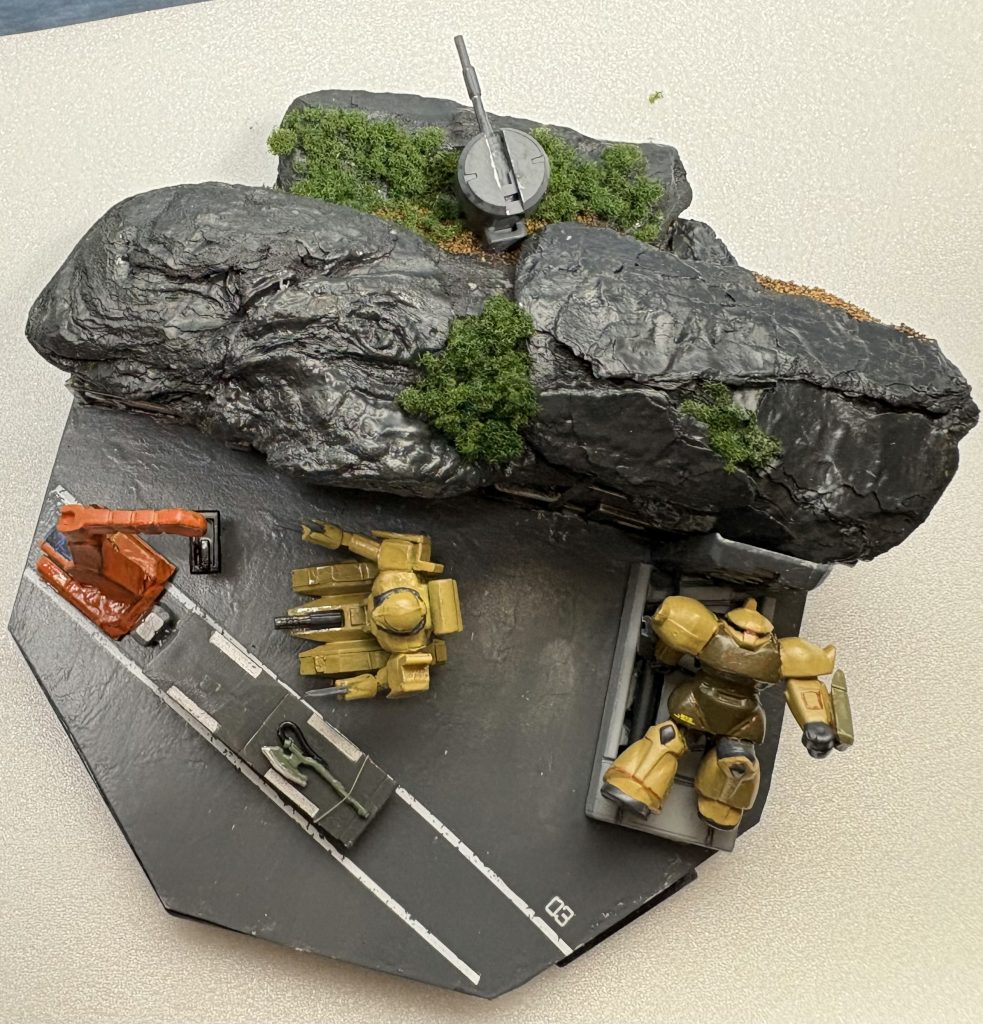 実は砲台も隠れています。このサイズだと人間は無理でした(笑)