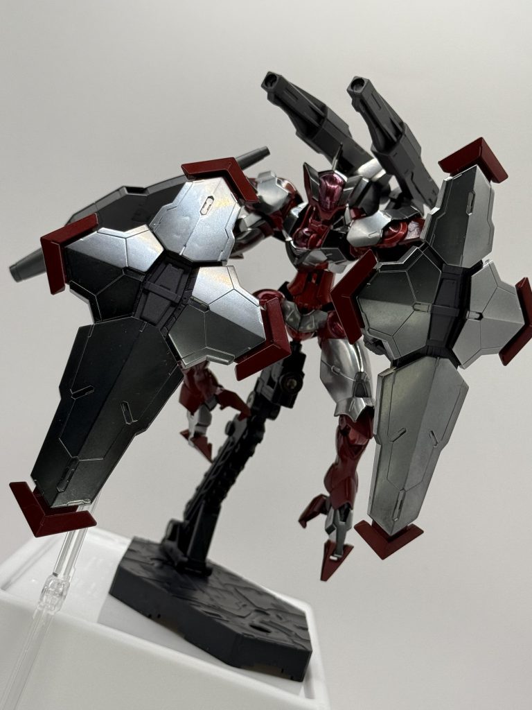 ペンデといえば盾!かっこいぃ…2つ揃えましたよ!前回は二刀流!まさか盾1枚ってわけにはゆかんでしょ(笑)盾は左手は有線!右手はビットとして!ロックオンのハロじゃないけどシールドビット展開!シールドビット展開!これは言いたいだけ(笑)